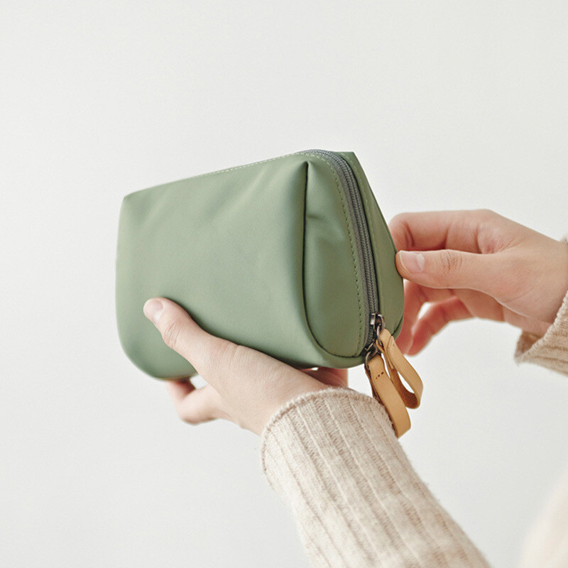 メイクポーチ 化粧ポーチ 大容量 トラベルポーチ 大きめ 旅行 持ち運び コスメポーチ ブラシケース付き 多機能 旅行用 仕切り