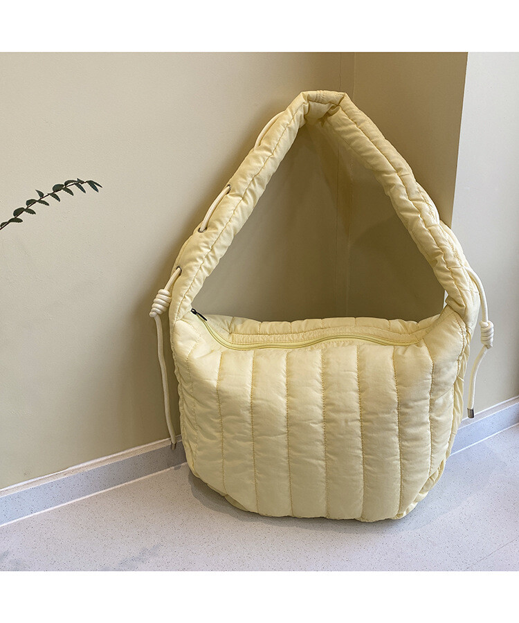 ダウンバッグ　中綿入れ　鞄　ナイロン　新作　レディース　ファッション　ボディーバッグ　ギャザーバッグ