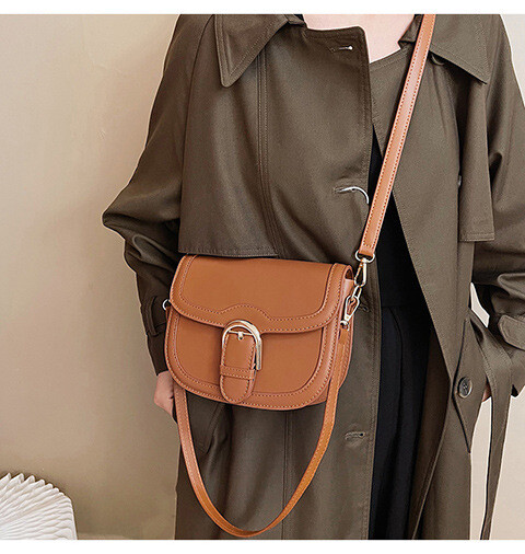 シンプルdesign　エレガント　雰囲気　レディースファッション　ショルダーバッグ