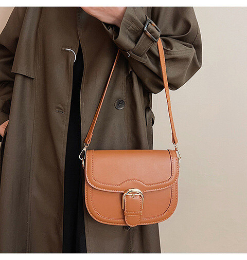 シンプルdesign　エレガント　雰囲気　レディースファッション　ショルダーバッグ