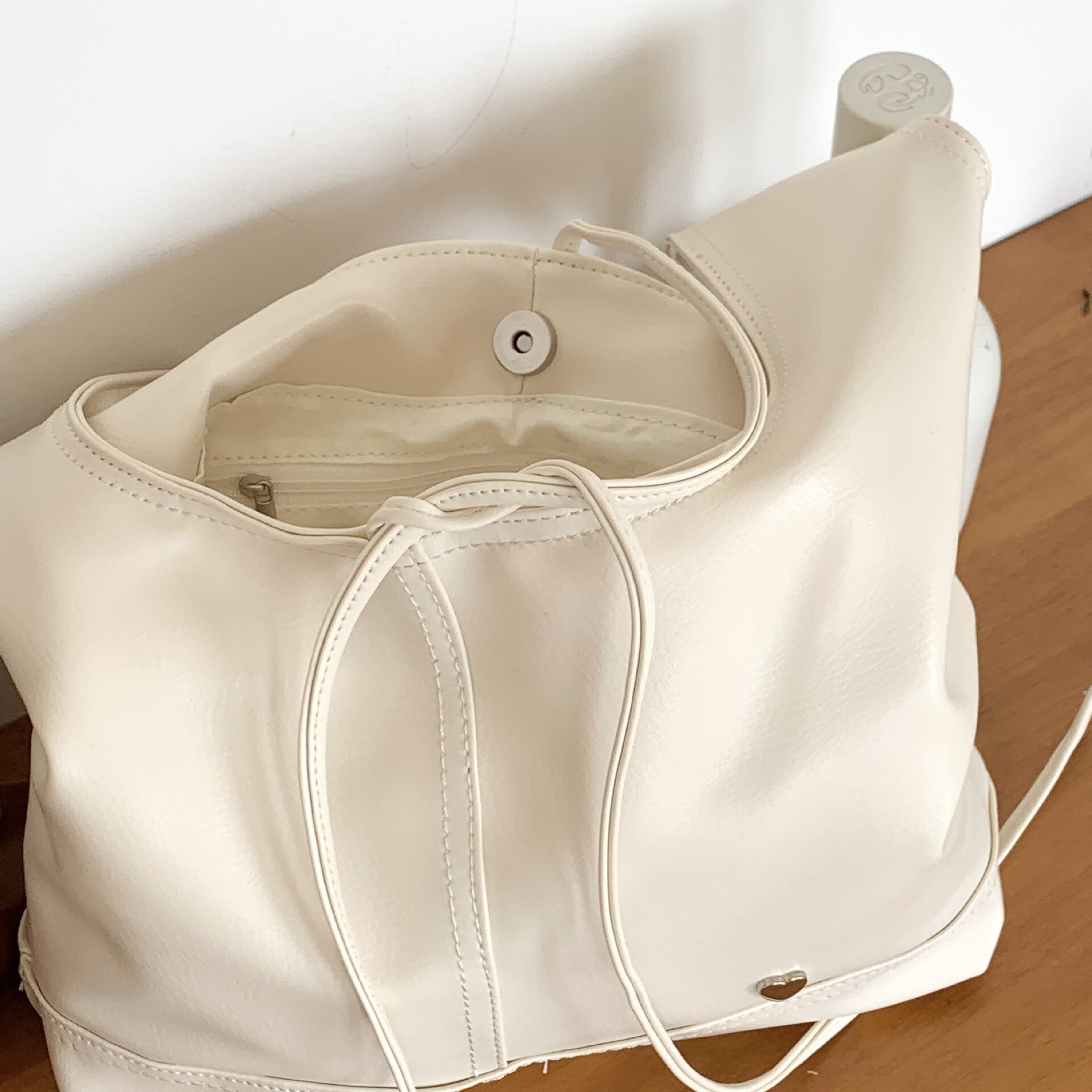 2025　新作品　レディース　ショルダーバッグ　蝶結び　大容量　柔らかいPUレザー　OEM　オリジナル　デザイン　