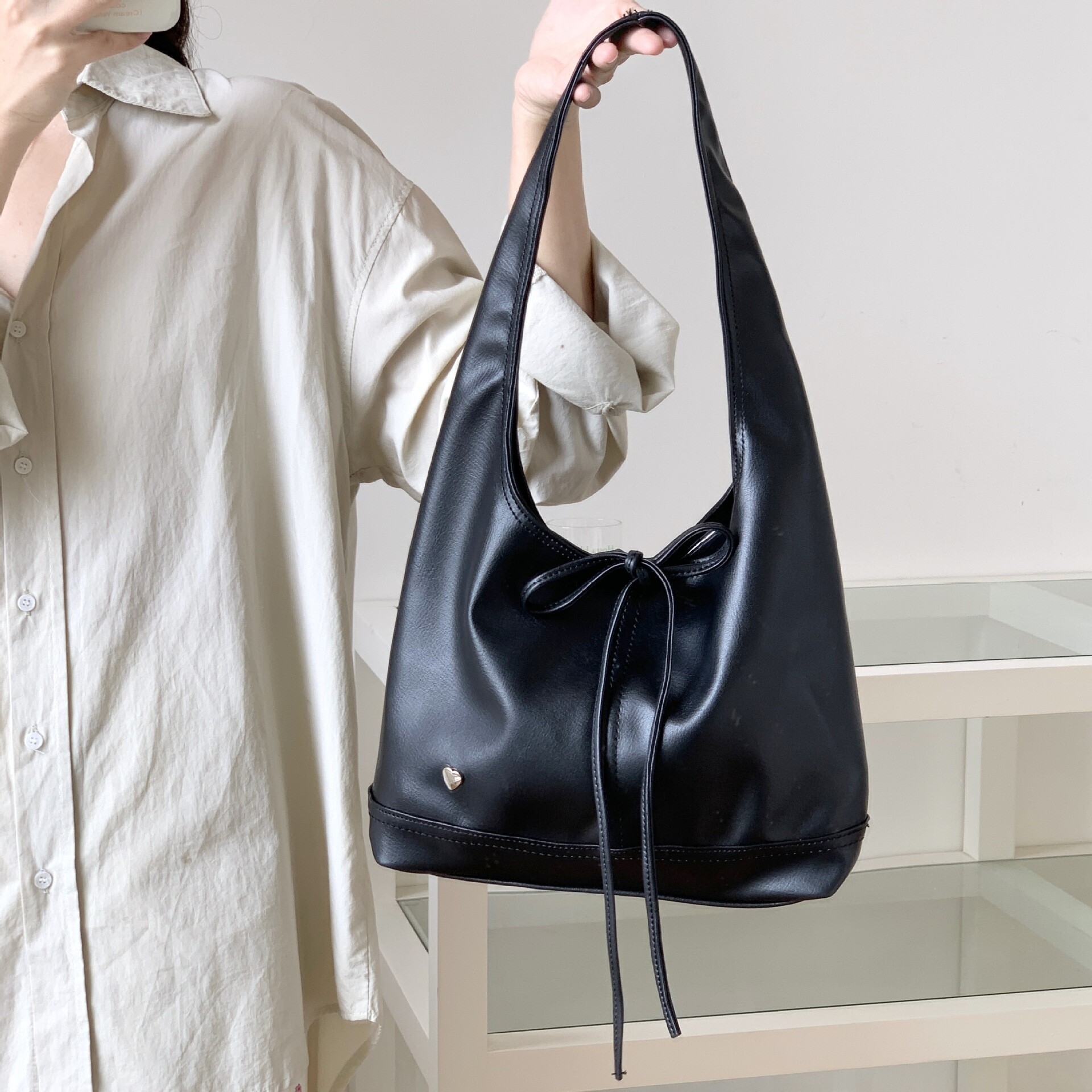 2025　新作品　レディース　ショルダーバッグ　蝶結び　大容量　柔らかいPUレザー　OEM　オリジナル　デザイン　