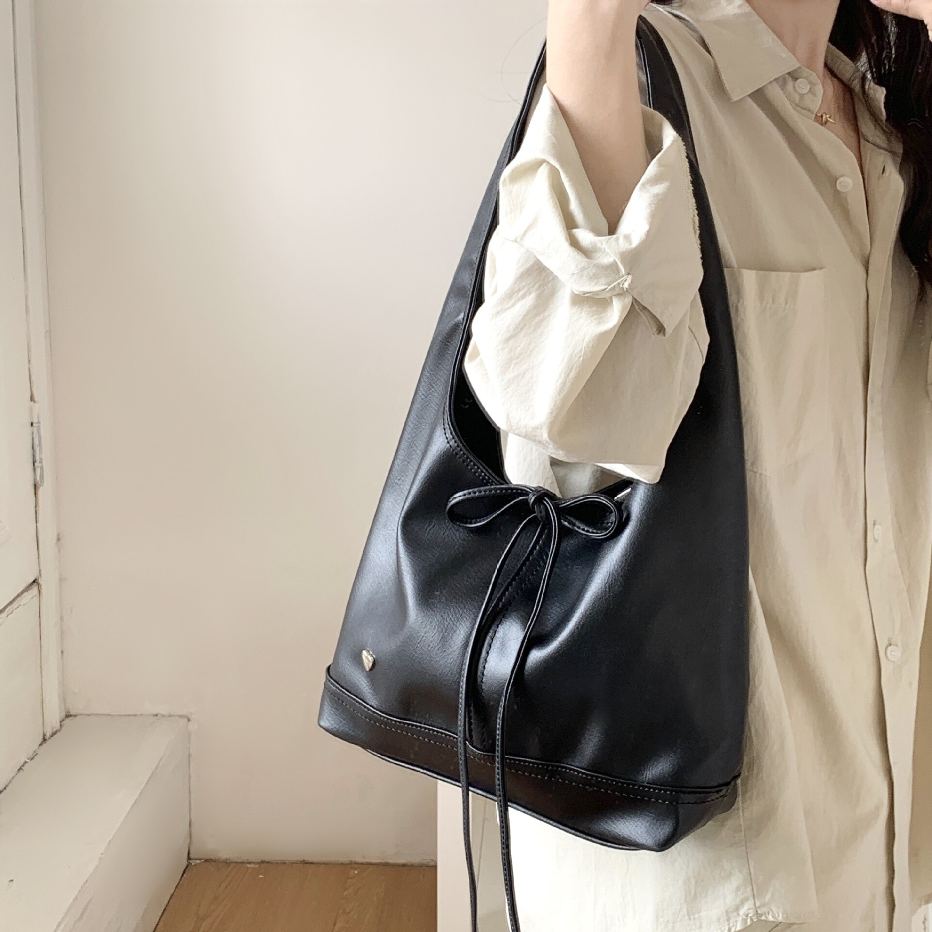 2025　新作品　レディース　ショルダーバッグ　蝶結び　大容量　柔らかいPUレザー　OEM　オリジナル　デザイン　