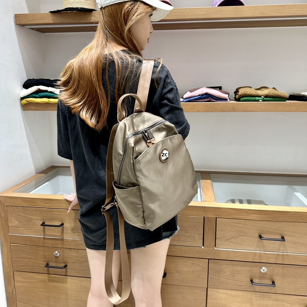 デザイン　リュックサック　バックパック　高級感　大容量　工場　OEM