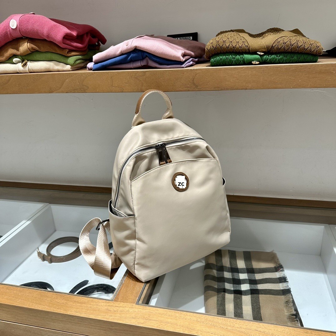 デザイン　リュックサック　バックパック　高級感　大容量　工場　OEM