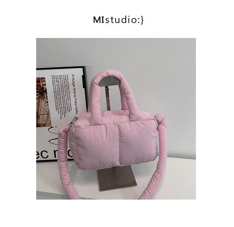 2025　新作品　トレンド　ファッション　カジュアル　ショルダーバッグ　中綿入り　トート　ハンドバッグ
