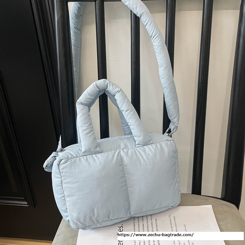 2025　新作品　トレンド　ファッション　カジュアル　ショルダーバッグ　中綿入り　トート　ハンドバッグ
