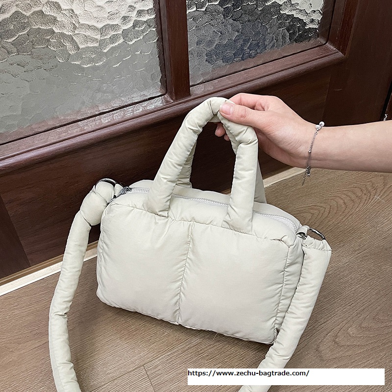 2025　新作品　トレンド　ファッション　カジュアル　ショルダーバッグ　中綿入り　トート　ハンドバッグ