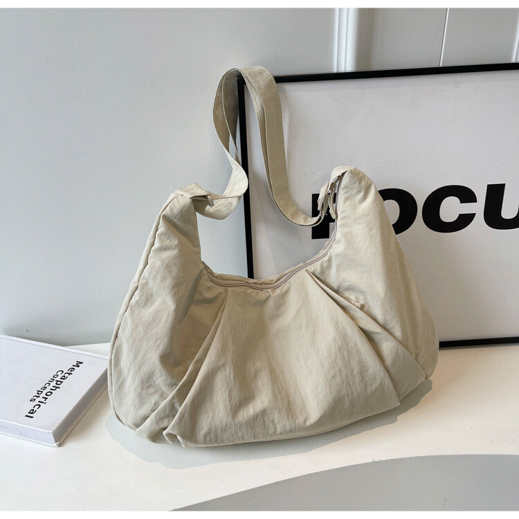 大容量　餃子バッグ　運動バッグ　ジム　ワンショルダーバッグ　大容量　通勤　通学　斜め掛けバッグ