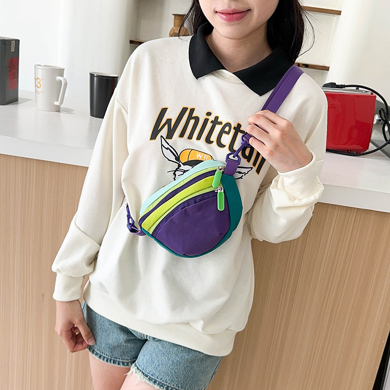 2025年夏の新作！カラフルなカラーリングが特徴のコンパクトな斜めがけバッグ。軽量で使いやすく、アウトドアや日常使いに最適。トレンドを意識した韓国風デザインが魅力です。