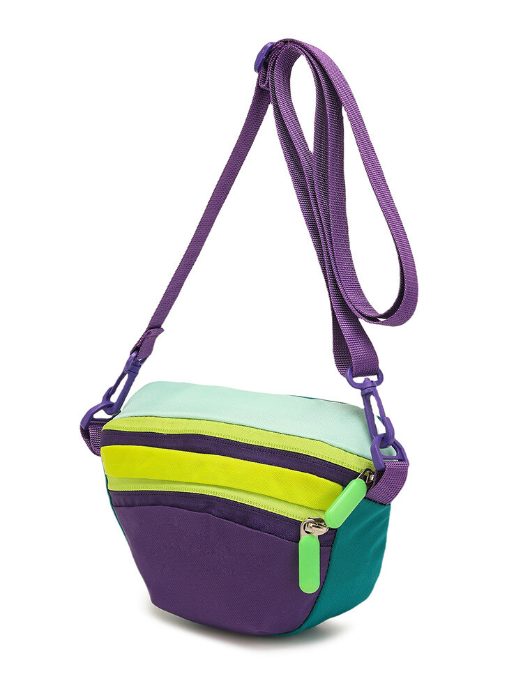 2025年夏の新作！カラフルなカラーリングが特徴のコンパクトな斜めがけバッグ。軽量で使いやすく、アウトドアや日常使いに最適。トレンドを意識した韓国風デザインが魅力です。