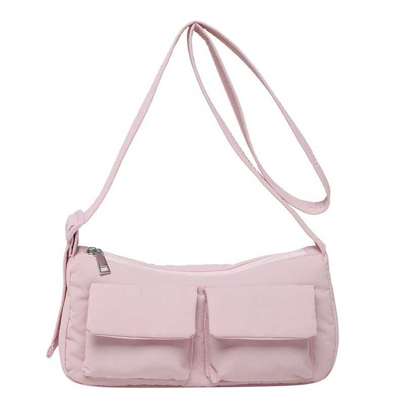 斜め掛けバッグ　シンプルで軽量な斜め掛けバッグ。ナイロン製でソリッドカラーの5色展開。日常使いに最適なクロス掛けバッグです。