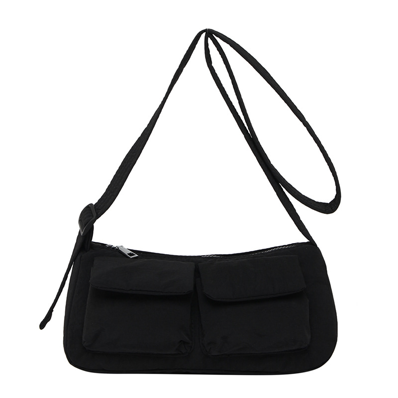 斜め掛けバッグ　シンプルで軽量な斜め掛けバッグ。ナイロン製でソリッドカラーの5色展開。日常使いに最適なクロス掛けバッグです。