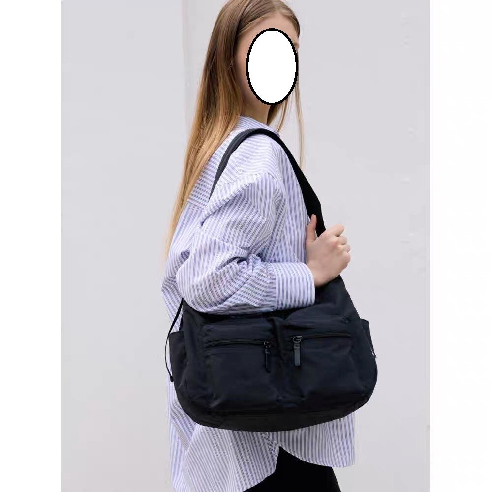 ナイロン ショルダーバッグ