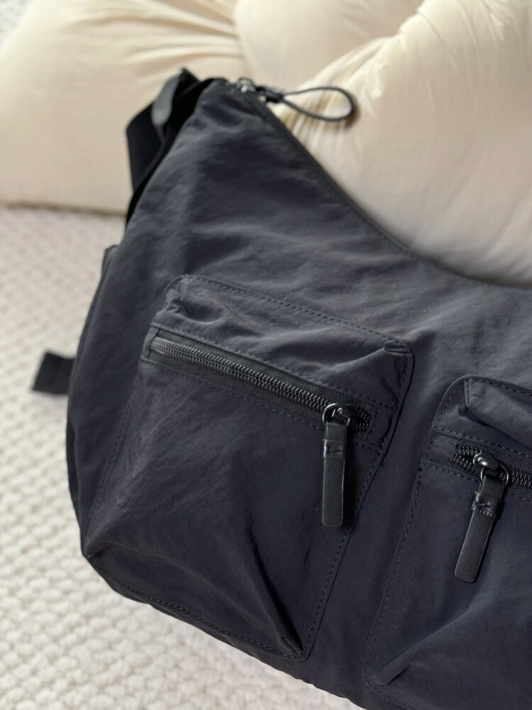 ナイロン ショルダーバッグ