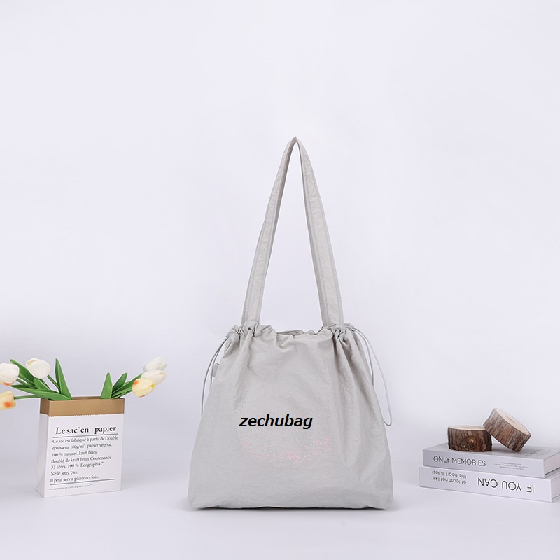 防水　ナイロン　手提げ　ハンドバッグ