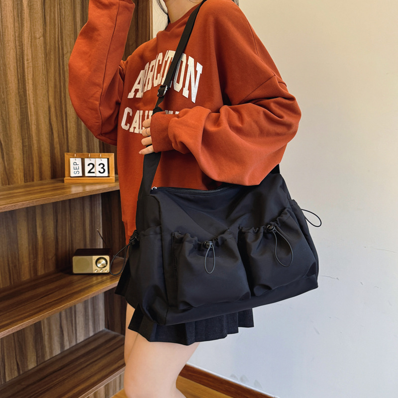 2025年新作 インスタ系 無地 メッセンジャーバッグ レアデザイン カップル兼用 ミリタリーテイスト ショルダーバッグ