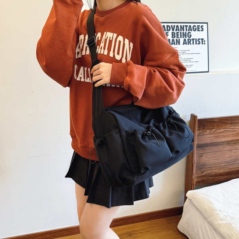 2025年新作 インスタ系 無地 メッセンジャーバッグ レアデザイン カップル兼用 ミリタリーテイスト ショルダーバッグ