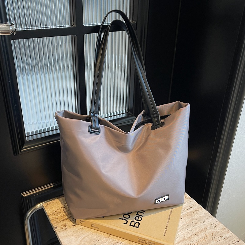 シンプル軽量ナイロントートバッグ レディース 2025新作 大容量 通勤バッグ 学生 授業 ショルダーバッグ 買い物