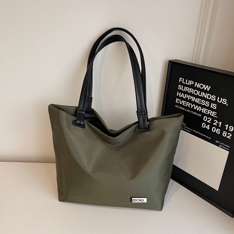 シンプル軽量ナイロントートバッグ レディース 2025新作 大容量 通勤バッグ 学生 授業 ショルダーバッグ 買い物