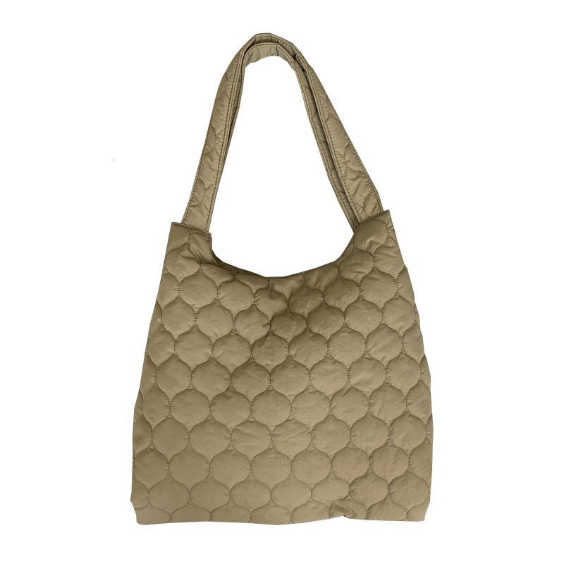 優しい印象のインスピレーションバッグ キルティング　秋冬新作 ショルダー/クロスボディ 大容量トートバッグ