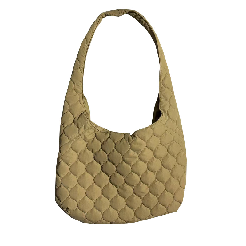 優しい印象のインスピレーションバッグ キルティング　秋冬新作 ショルダー/クロスボディ 大容量トートバッグ