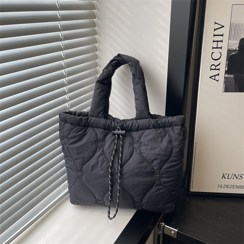 レディース 2025秋冬新作 カジュアルでおしゃれなレトロ風レジャーバッグ ショルダーバッグ キルティング