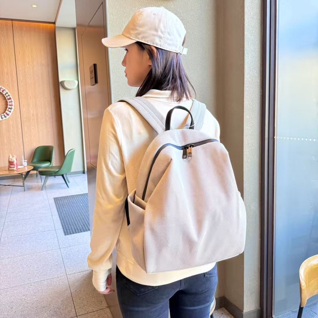 メッシュ素材のリュックサック 女性大学生 高校生 通勤通学用 シンプルデザイン バックパック アウトドア 旅行用 バッグ 女性用バッグ