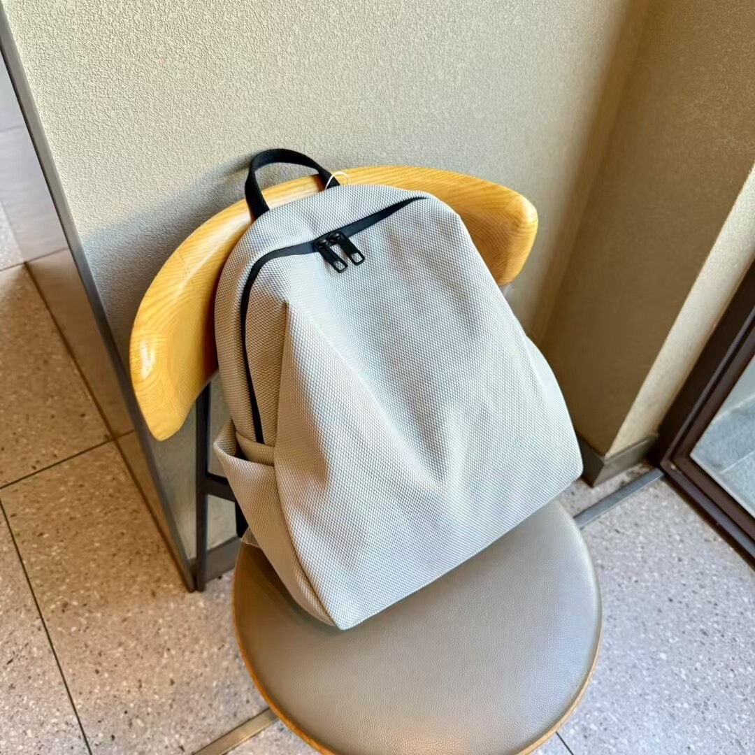 メッシュ素材のリュックサック 女性大学生 高校生 通勤通学用 シンプルデザイン バックパック アウトドア 旅行用 バッグ 女性用バッグ