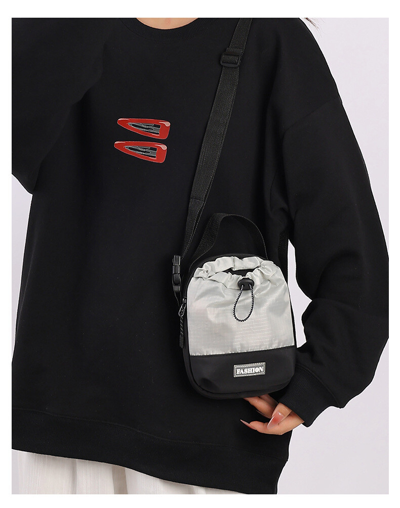 多機能 アウトドア 水筒ケース付き 大容量 軽量 カジュアル ショルダーバッグ 男女兼用 携帯性抜群 手持ち/斜め掛け 両用