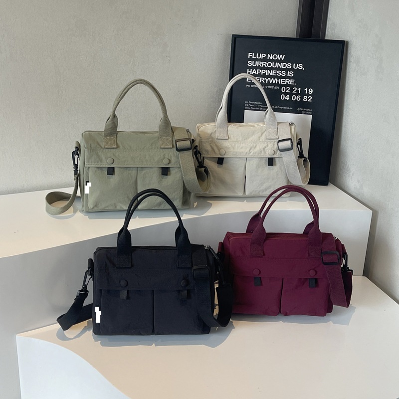 2026年新作　韓国風　カジュアルで合わせやすい無地トートバッグ　大容量　通勤・通学用　斜め掛け/手提げ兼用　キャンバスバッグ