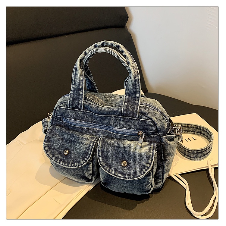 レディースハンドバッグ、ファッショナブルなデザインでカジュアル通勤兼用、ウォッシュデニム製、女性向けトレンド感あふれる都会風バッグ