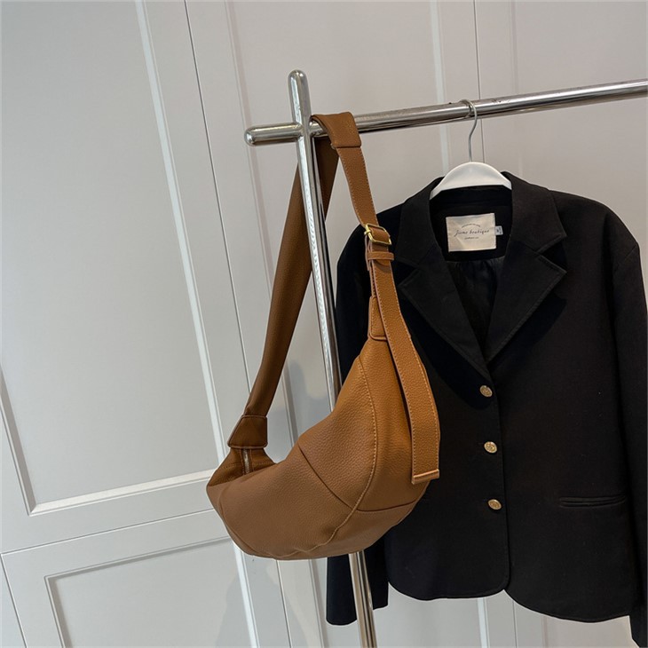 女性のレトロな餃子バッグ女性クロスボディバッグと財布PUレザー半分ムーン