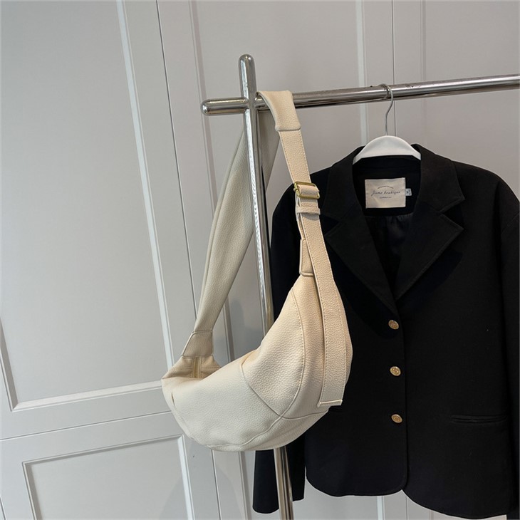 女性のレトロな餃子バッグ女性クロスボディバッグと財布PUレザー半分ムーン