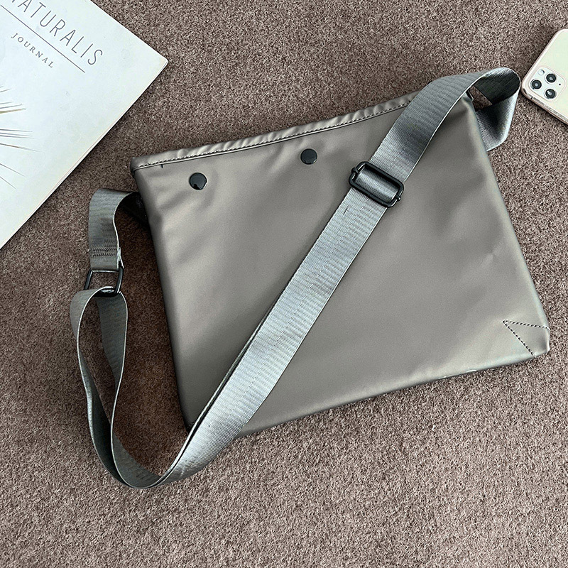 ナイロン　ボディバッグ　斜め掛け　メンズ　