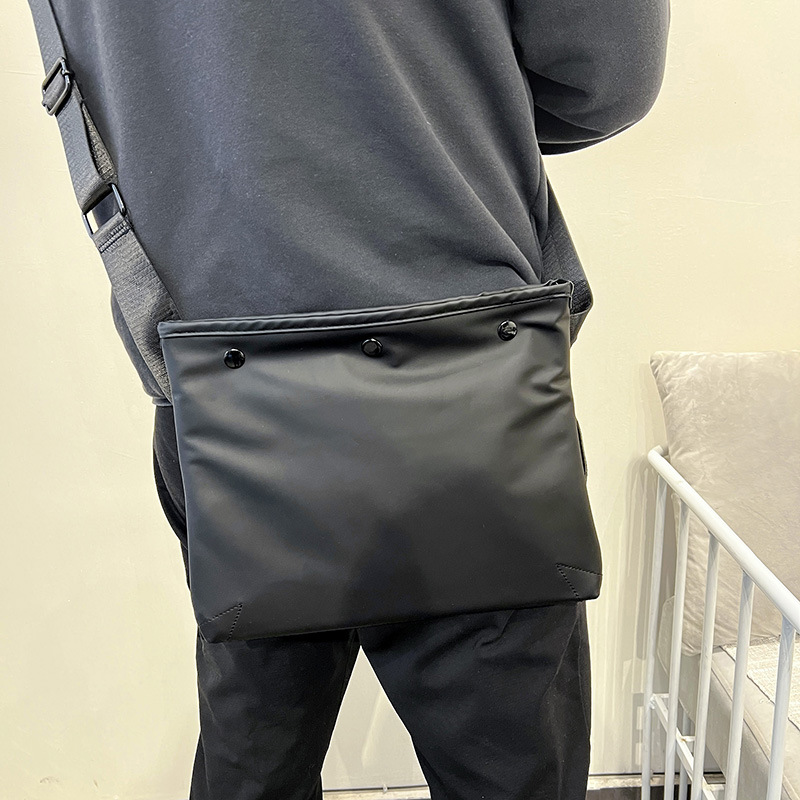 ナイロン　ボディバッグ　斜め掛け　メンズ　