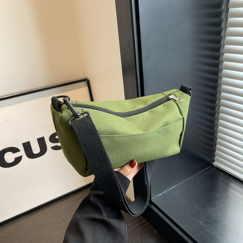 運動ボディバッグ　斜め掛け　スポーツバッグ　カジュアル　