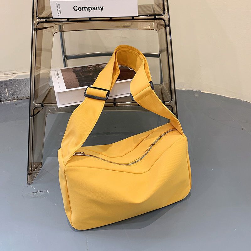 スポーツ運動バッグ　カジュアル　ナイロン　斜め掛け　バッグ　大容量　通学　ワンショルダーバッグ