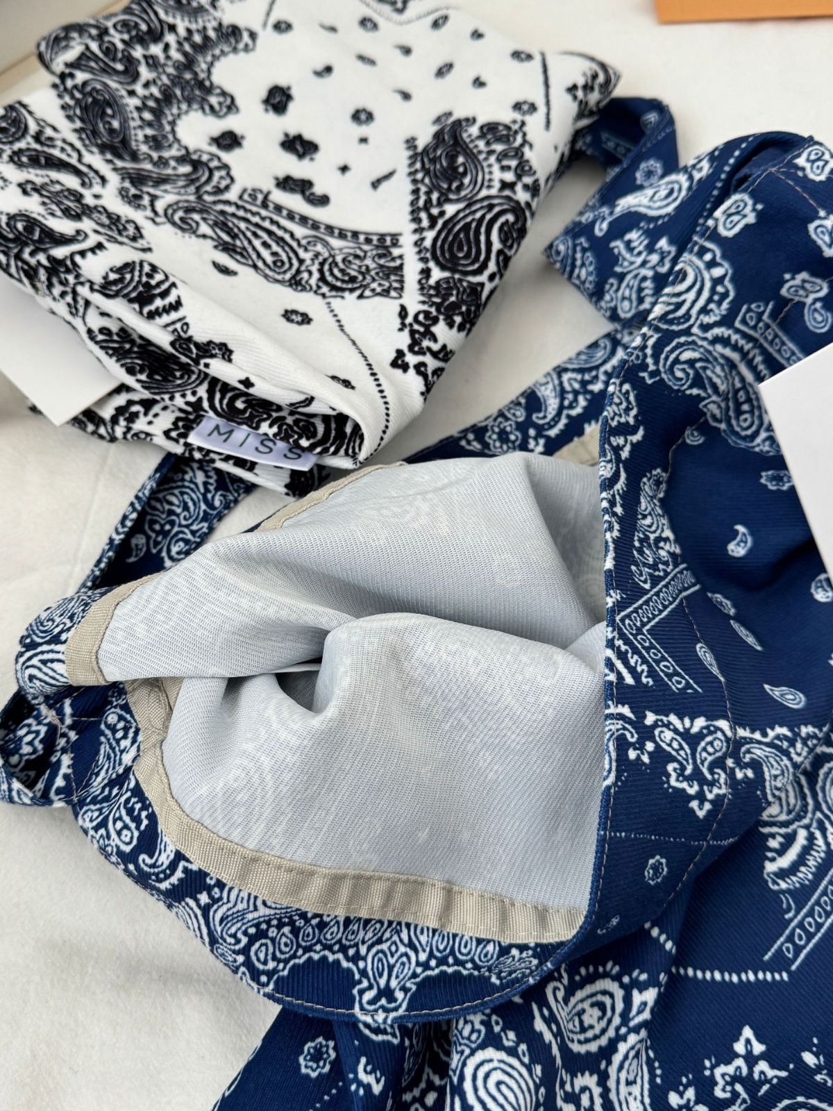 総柄プリント　ワンショルダーバッグ　手提げ　ハンドル　ヴィンテージ　大容量　トートバッグ