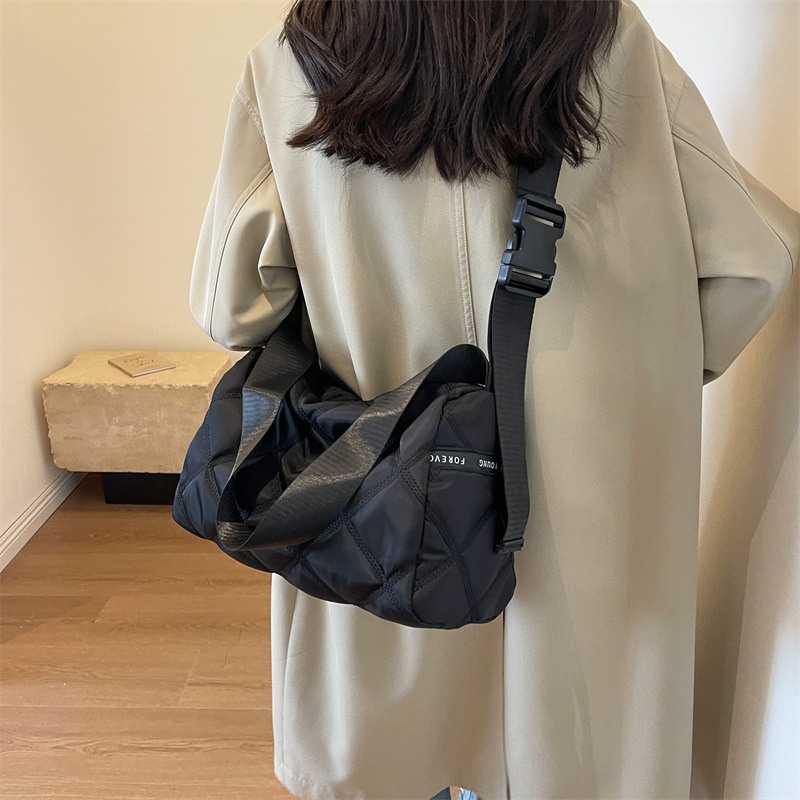 オックスフォード素材　斜め掛けバッグ　2way　ショルダ-バッグ　2024新作　大容量　通勤バッグ　カジュアルバッグ