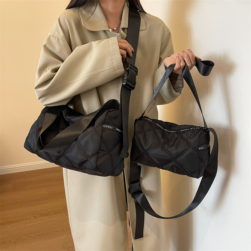 オックスフォード素材　斜め掛けバッグ　2way　ショルダ-バッグ　2024新作　大容量　通勤バッグ　カジュアルバッグ