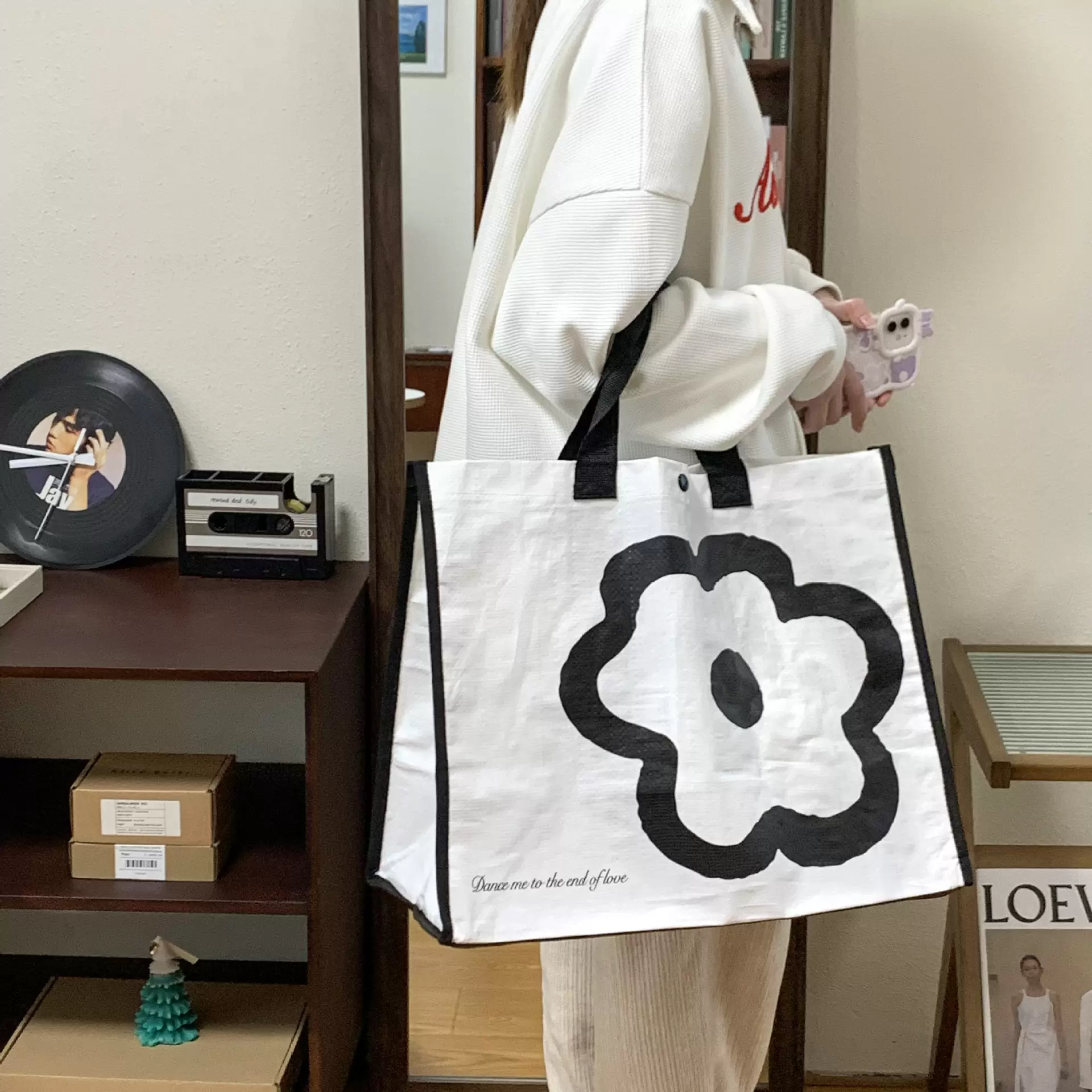 黒の花プリント　エコバッグ　ショッピングバッグ　大容量