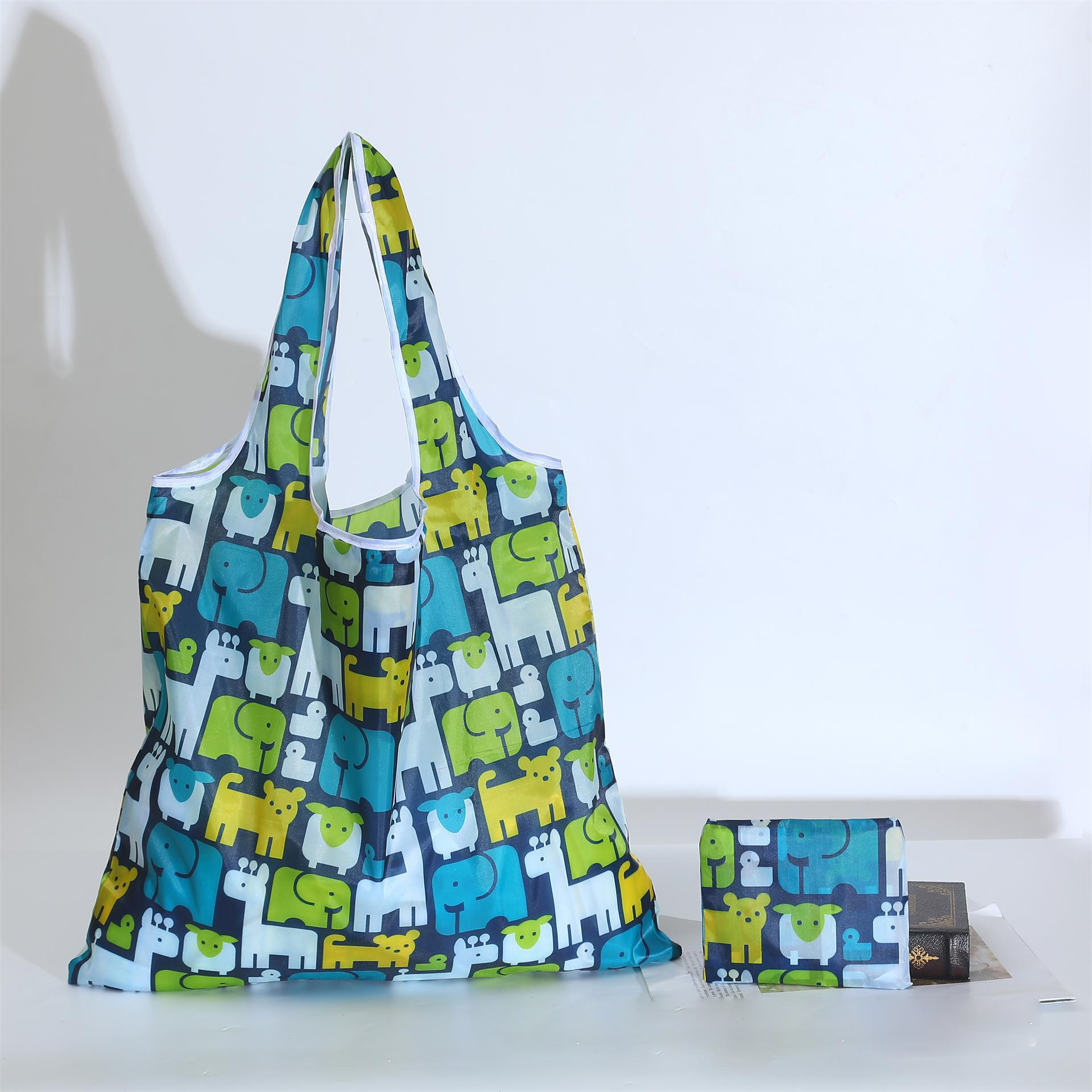 幾何柄　コンビニ　エコバッグ　ショッピングバッグ　軽量　折り畳み　