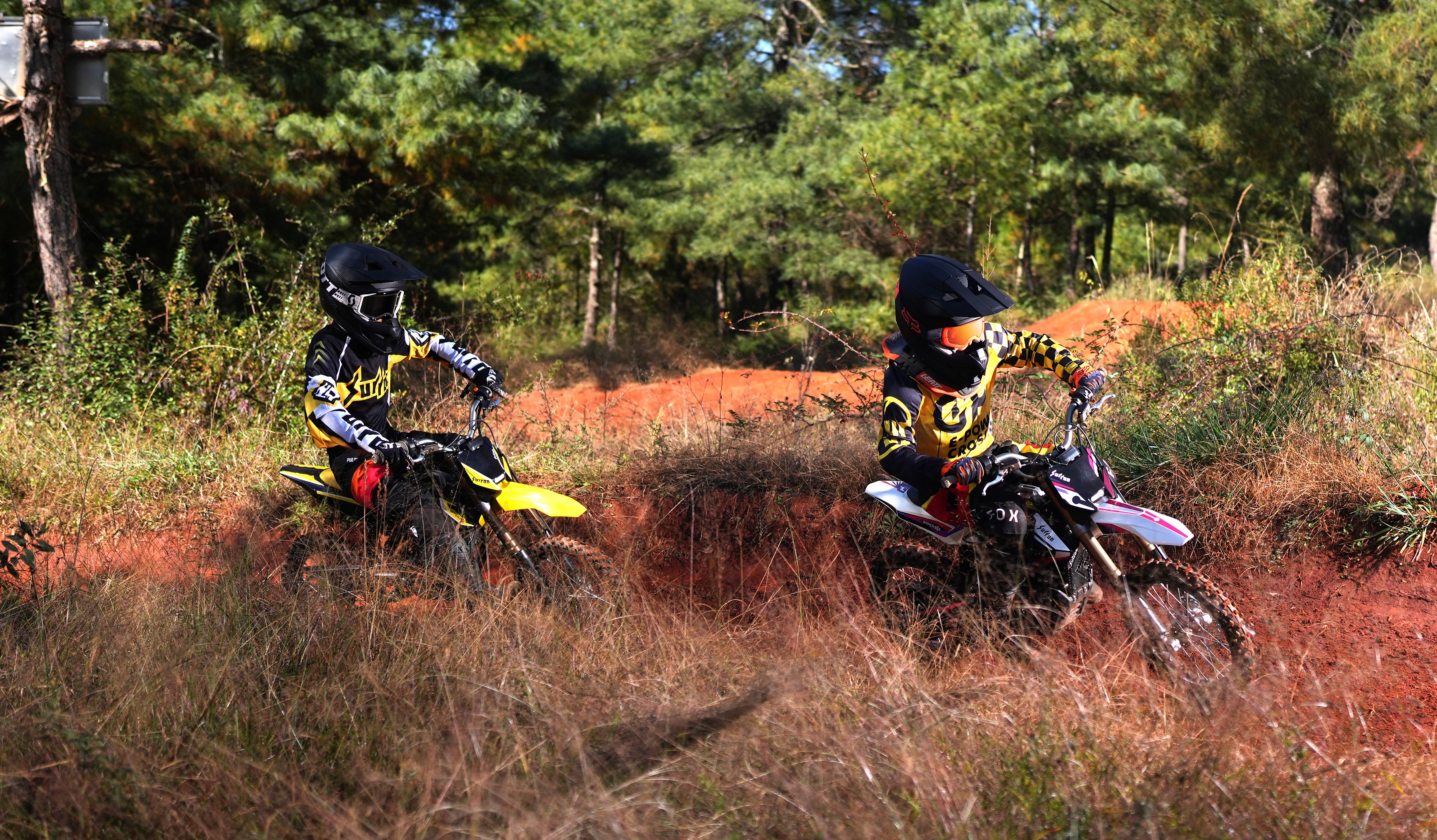 2026 Hyper Bee Surron Electric Dirt Bike Teenagers Electric Enduro Motorcycle Racing 58V 8000W Middrive 22Ah Powerful Ebike