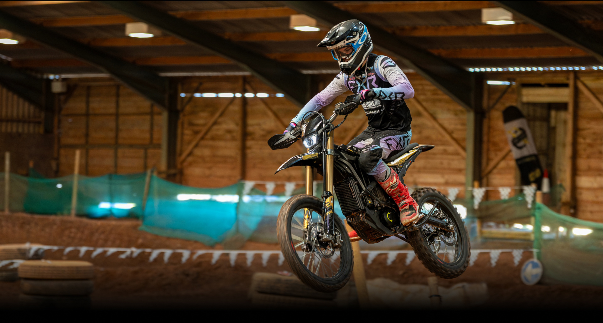2026 Carbon Black Ultra Bee Edition 24.5KW 74V 60AH SurRon Electric Dirt Bike Motorbike Motorcycle for Sale