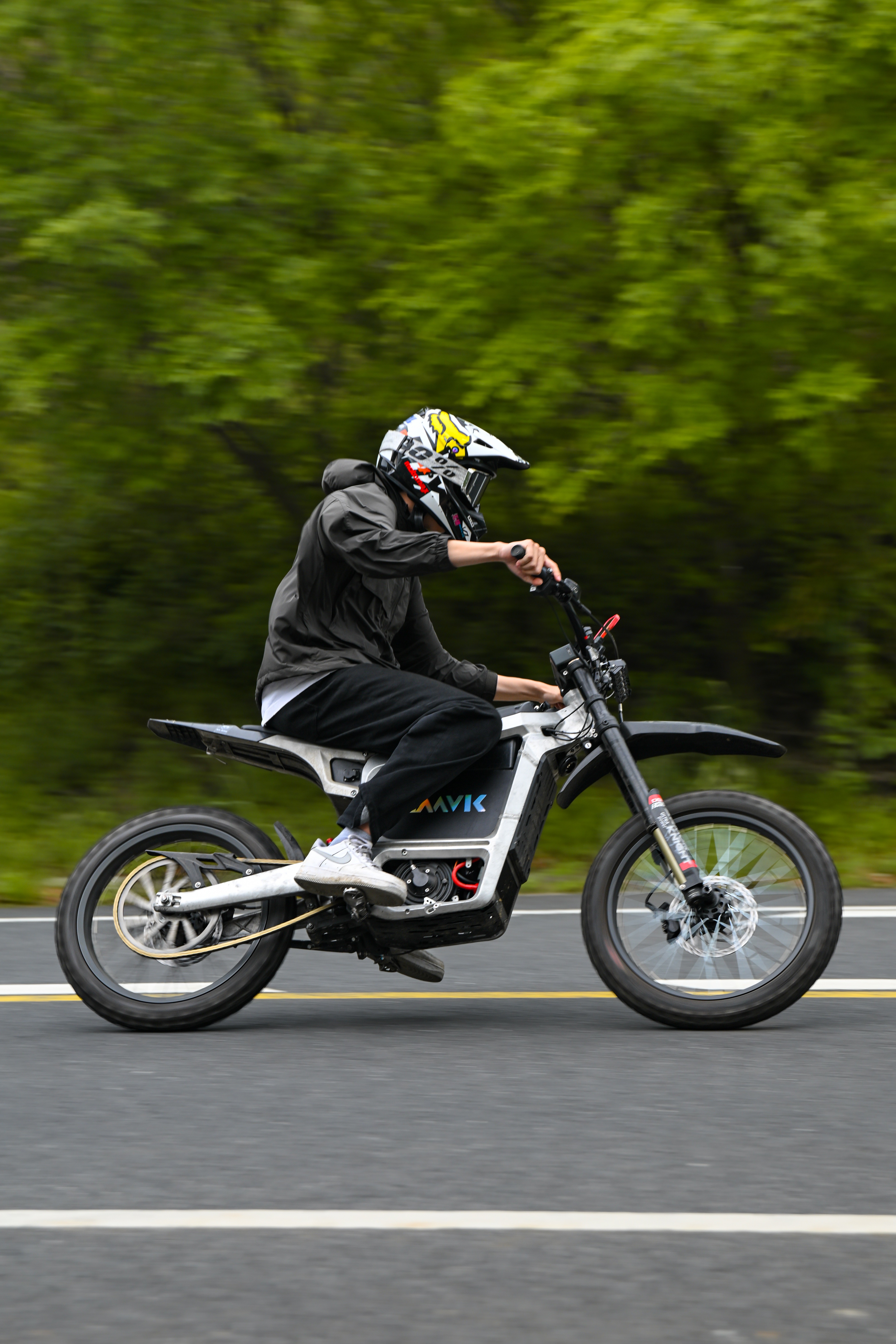 ESU Grasshopper 17kW Mid-Drive Electric Dirt Bike – USA Stock In Stock, 72V 60Ah Battery, 430N·m Torque, 68 MPH Top Speed, 150 km @25km/h Range, Forged Aluminum Frame, Off-Road E-Moto