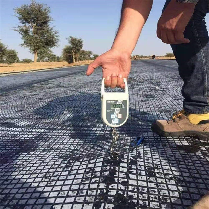 Geogrid Coated Bitumen 100-100kn/m Fiberglass Geogrid 100kn Fo Road And Bridge Pavement
