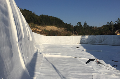 The difference between geotextile filament and short filament