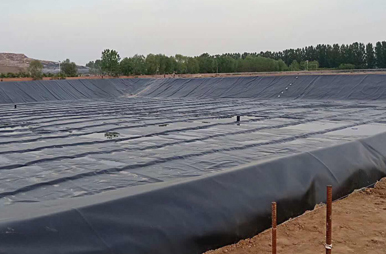 Is the service life of geomembrane related to its usage method?