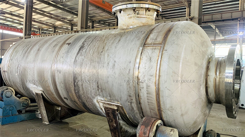shell-and-tube heat exchanger in oil refineries.jpg